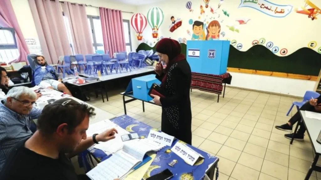 القناة 13: الإعلام يضخم قضية التأثير القطري في الانتخابات الإسرائيلية