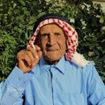 “عمري 100 سنة وتزوجت 4 نسوان وبدور على عروس بالعشرين” .. “رضوان ناطور” لا يزال يبحث عن عروسه الخامسة” – فيديو